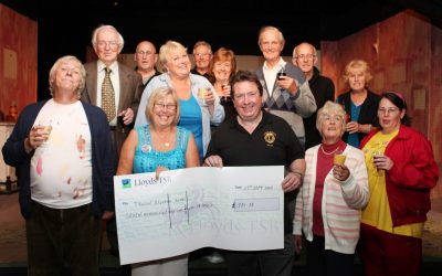 Lane Theatre evening raises almost £1,000 for Towan Blystra Lions