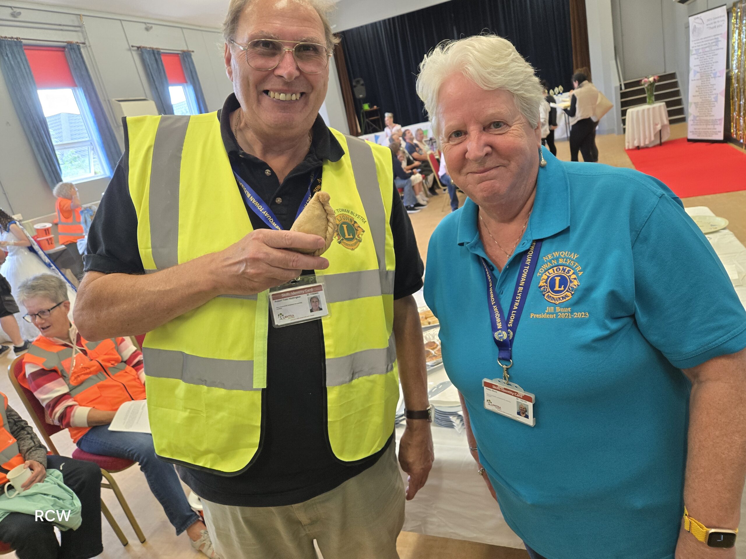 Newquay Towan Blystra Lions Help out at Roche Carnival