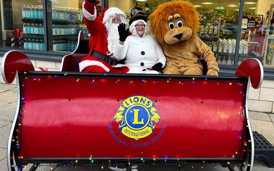 Lions Welcome Santa Back to Newquay