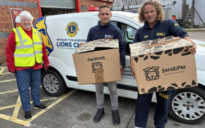 Lions assist donation to RNLI